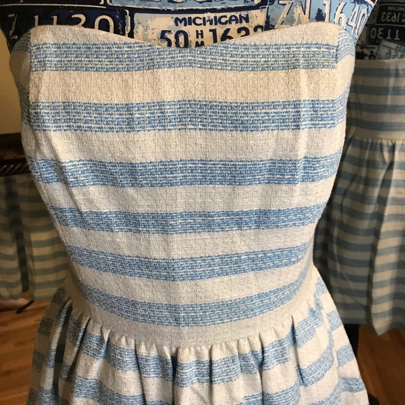 ❌SOLD❌NWT Blue & White Striped strapless dress - Picture 4 of 5